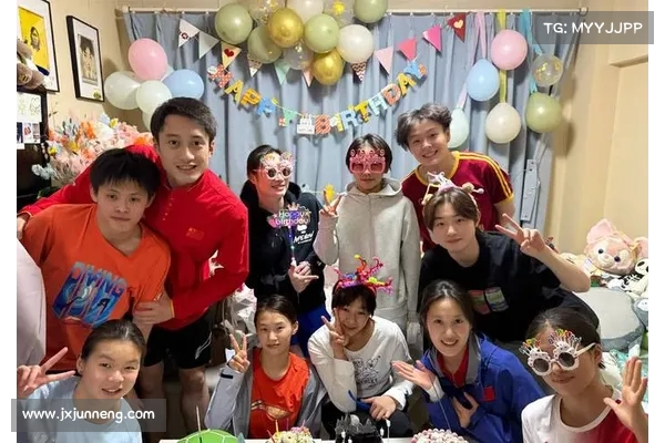 恭喜全红婵师哥晒庆生照 美丽妻子怀孕谢哥提前见三人影子